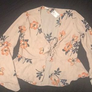 NEVER WORN size large Floral tie front blouse